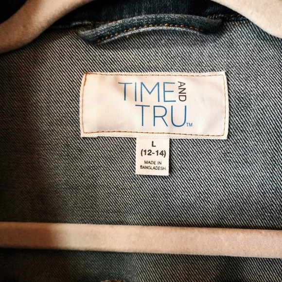 Time and Tru Denim Jean Jacket Size Large - Picture 4 of 6